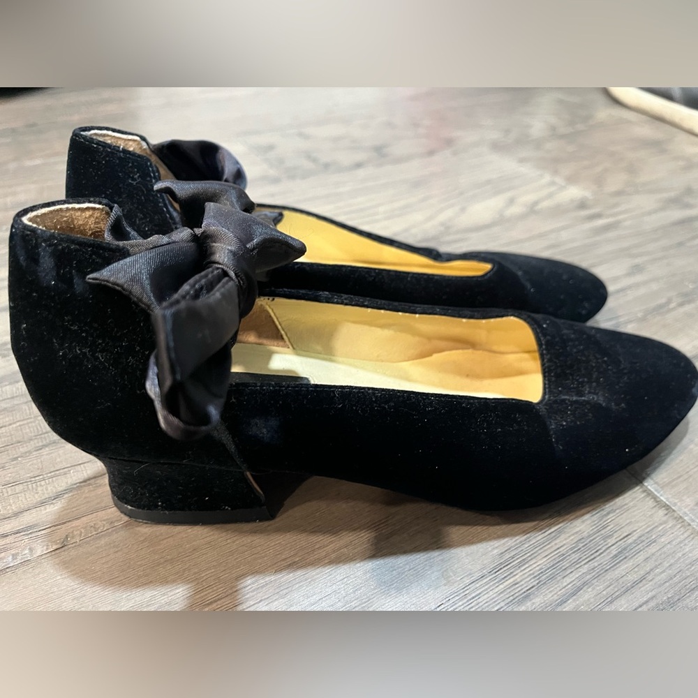 Colin Stuart Girls’ Black Velvet Bow Heels - Picture 3 of 8